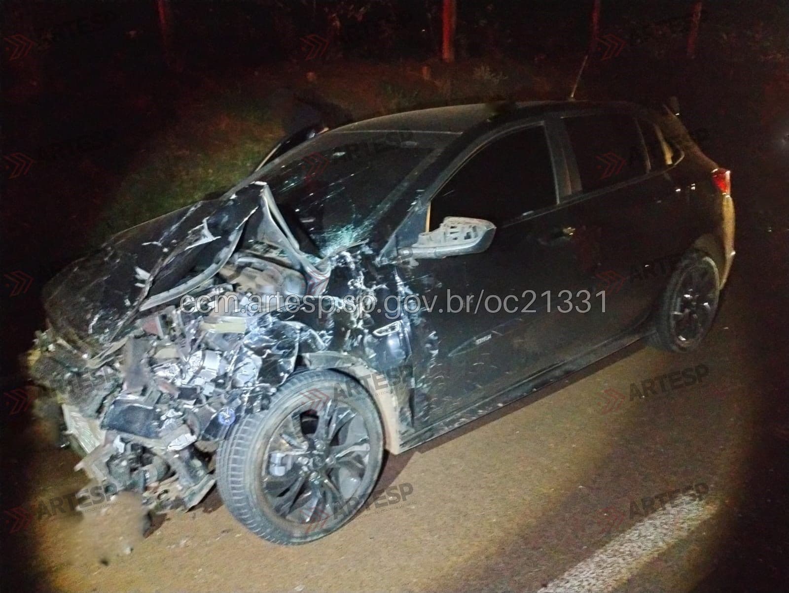 Acidente envolvendo dois carros deixa um morto e quatro feridos em Pitangueiras, SP